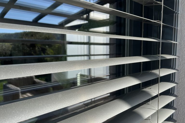 Sonnenschutz Lamellen Detailansicht Fenster Sonnenschutz Lamellen Detailansicht Fenster